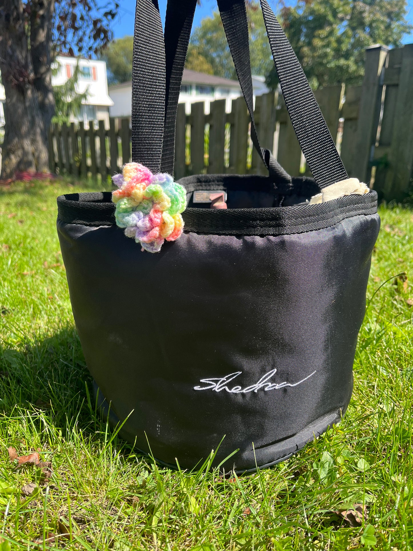 POM POMS & FLOWERS