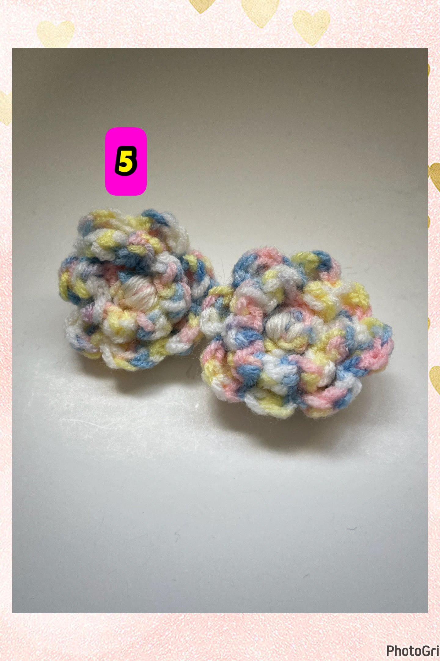 POM POMS & FLOWERS