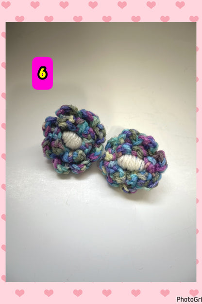POM POMS & FLOWERS