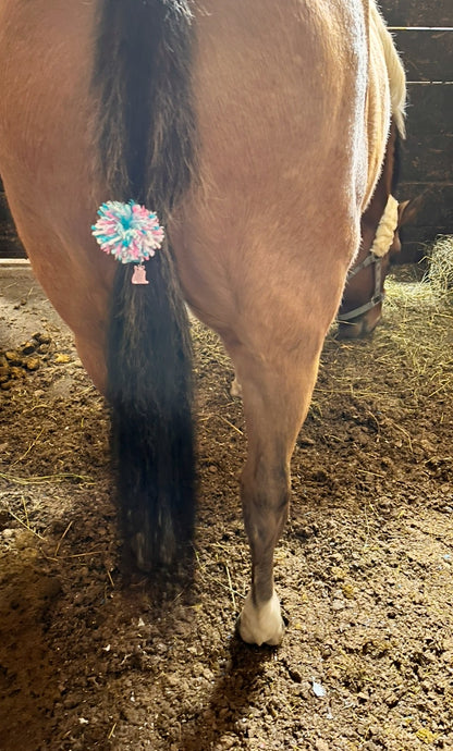 POM POMS & FLOWERS