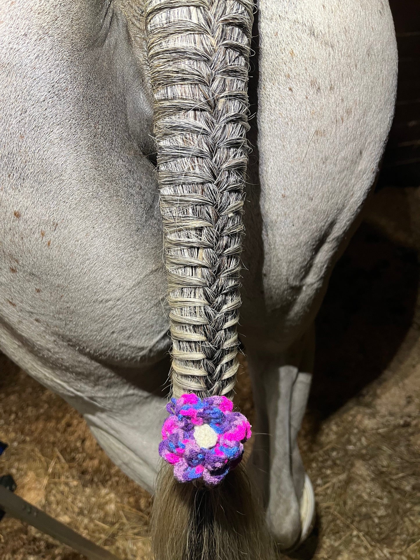 POM POMS & FLOWERS